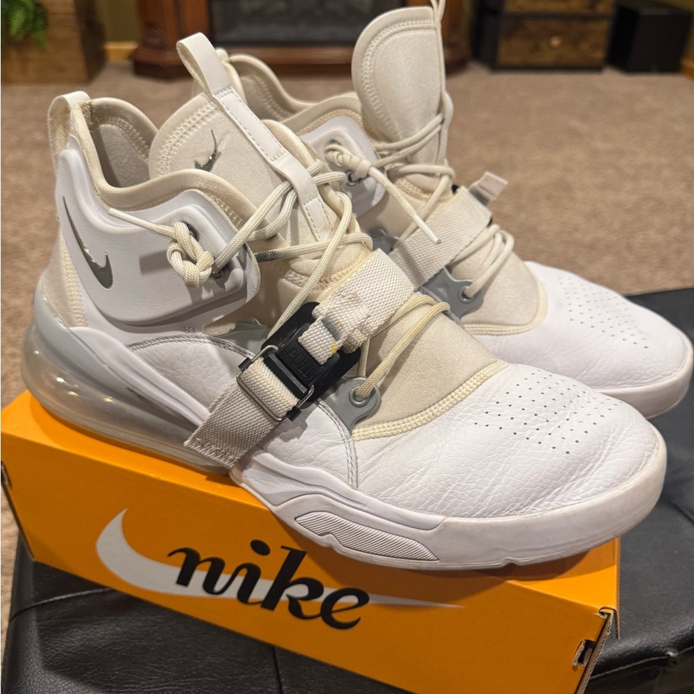 Nike Air Force 270